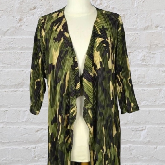 LuLaRoe Shirley Satiny Camo Print Open Front Kimono Large - Picture 6 of 10